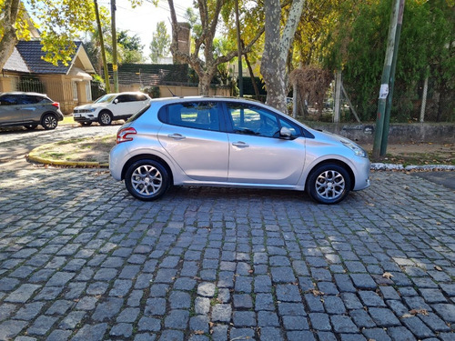 Imagen 4 de 14 de Peugeot 208 1.6n Allure Touch 2015