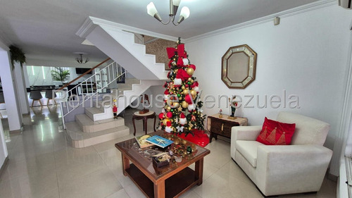 Daniela Linarez Vende Casas En Urbanizacion Privada En La Rosaleda Zona Este De La Ciudad De Barquisimeto Con Planta Electrica Acabados De Lujs Amplios Cocina Recien Remodelada Barquisimeto Lara