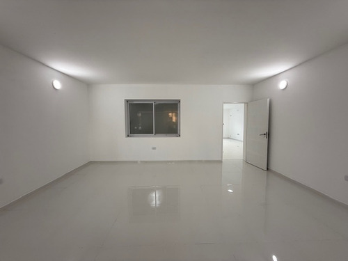 Casa En Venta De 3 Dormitorios C/ Cochera En La Plata