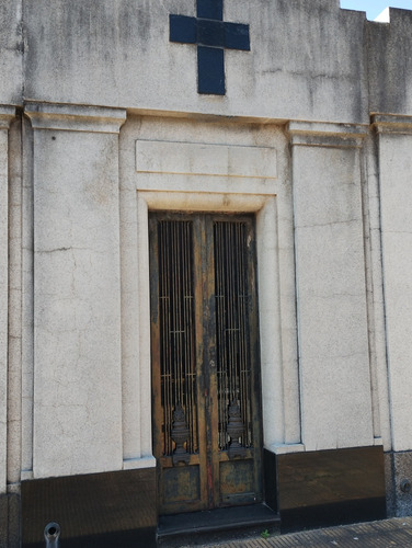 Boveda En Cementerio San Miguel