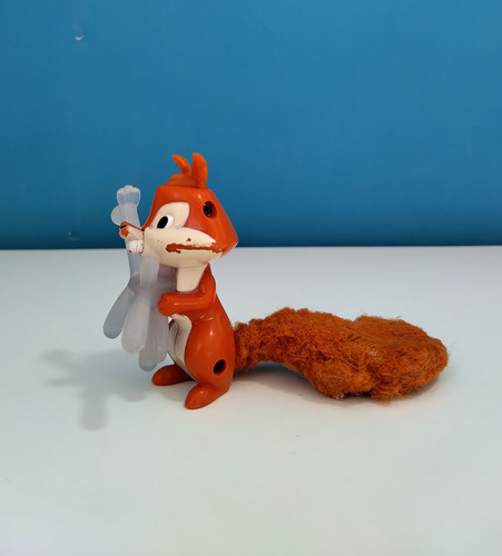 Muñeco Bucky Ardilla (las Locuras Del Emperador) 2001 (Usado)