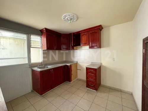 Casa En Renta En Jardines Del Valle, San Juan Del Río, Querétaro.