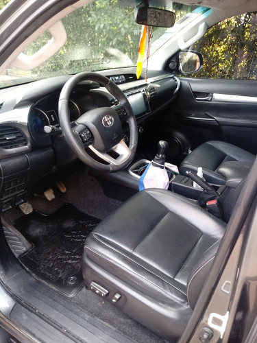 Imagen 5 de 8 de Toyota Hilux 2016 2.8 Cd Srx 177cv 4x4