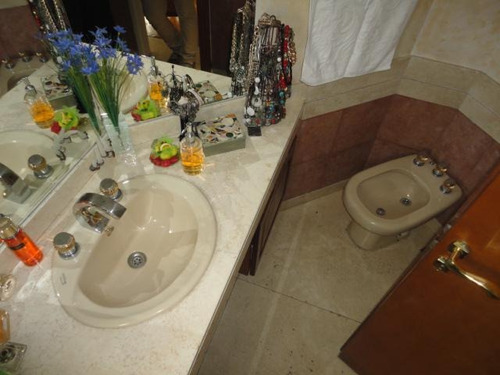 Imagen 12 de 29 de Venta - Parque Chacabuco - Casa De 242m2 Cubiertos Con Piscina, Jardín Y Quincho