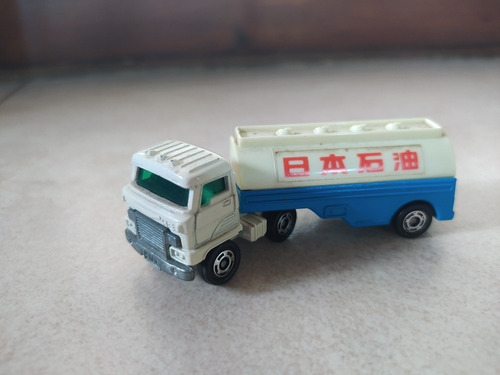 Tomica 11, Hino Tank. Made In Japan.