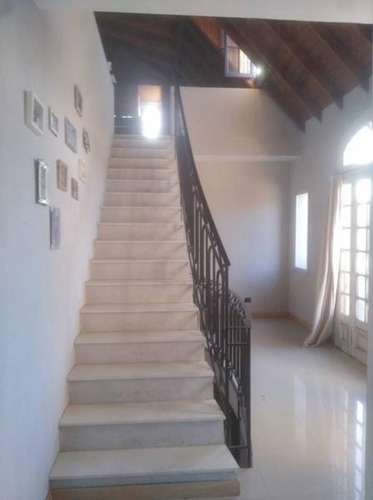 Excelente Casa En El Corazon Del Barrio!!!!