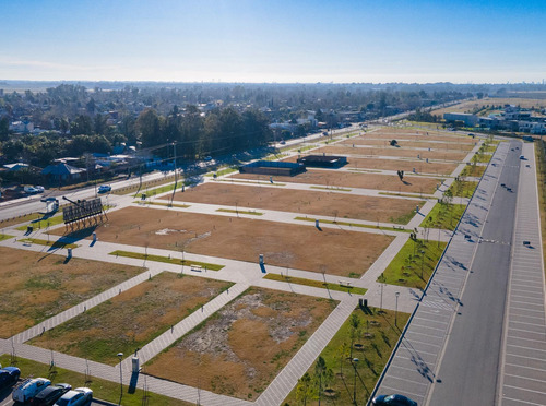 Casa Uso Comercial 900 M² Frente A Barrio Vida - Av Illia Y Ñandubay - Funes | Venta