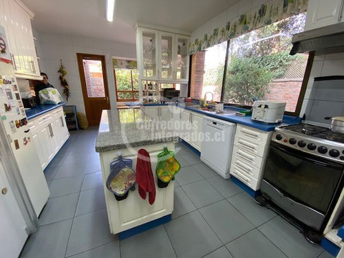 Casa En Venta De 6 Dorm. En Lo Barnechea