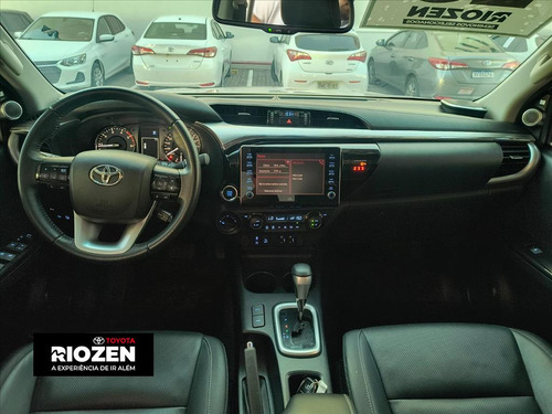 Toyota Hilux 2.8 D-4D TURBO DIESEL CD SRX 4X4 AUTOMÁTICO
