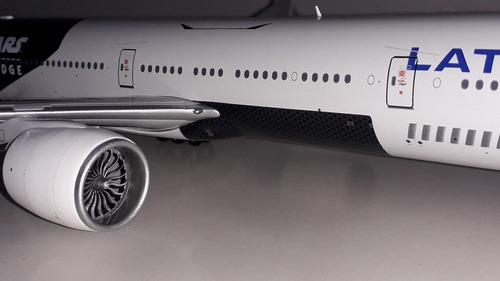 Miniatura De Avião Boeing 777 300 Latam Star Wars.