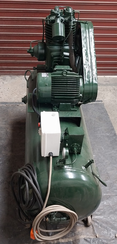 Compresor 5.5 Hp - 300 Litros Verde Oscuro 50 Hz Trifásica (Usado)