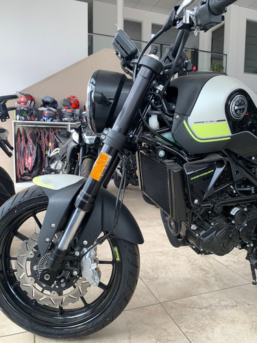 Imagen 7 de 15 de Benelli Leoncino 250