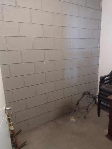 Imagen 3 de 5 de Cochera Con Baulera En Alto Alberdi U$s 12000