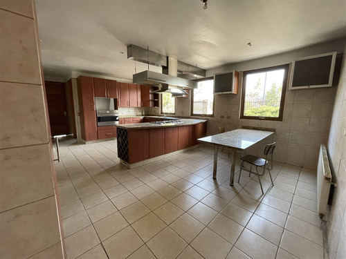 Casa En Venta De 6 Dorm. En Lo Barnechea Panoramica