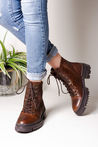 Imagen 4 de 9 de Zapato Bota Para Dama Casual Piel Vacuno Natural Grabada