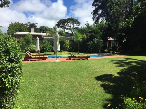 Hermosa Casa Con 4 Dormitorios En Punta Del Este Cerca Del Mar