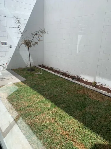 Casa En Venta Entre El Refugio Y Zibata, 3 Recamaras, 2.5 Baños, Alberca, S.24.7