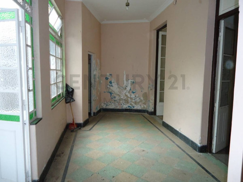 Imagen 1 de 11 de Casa En Venta De 2 Dormitorios Con Garage En La Plata