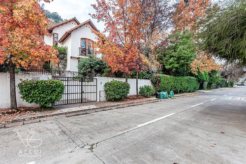 Casa En Venta De 4 Dorm. En Lo Barnechea