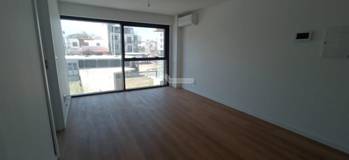 Venta Apartamento Monoambiente Malvin Rambla O´higgins Y 18 De Diciembre, Ed Torre Arenas