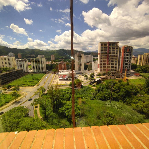 Jose R Armas, Alquila Amplio Apartamento En La Urbanización Los Mangos Edificio Data Reciente.