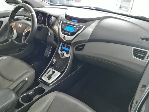 Imagem 7 de 10 de Hyundai Elantra 2013 1.8 16v Gls Aut. 4p