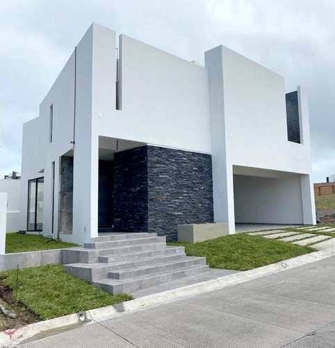 Casa En Venta Tres Recamaras En Punta Tiburon 