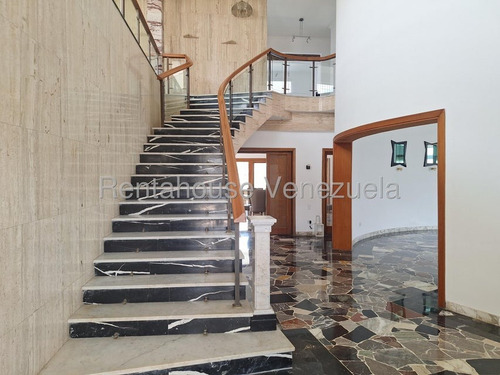 Amplia Casa En Venta Ubicada En Prados Del Este 24-24046