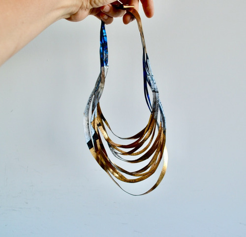 Imagen 2 de 5 de Collar Ondas Dorado