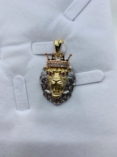 Dije De Cabeza De León Con Corona En Oro 14