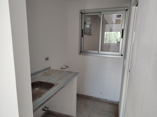 Oficina Estrenar En Venta Con Baño Privado En La Plata, G.b.a. Zona Sur, Argentina