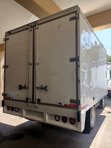 Imagen 5 de 9 de Hino 816 Semi Long Modelo 2015