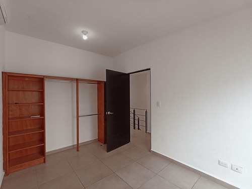 Casa En Venta En Dream Lagoons, Apodaca | 3 Recámaras, Alberca, Gimnasio Y Lago Artificial