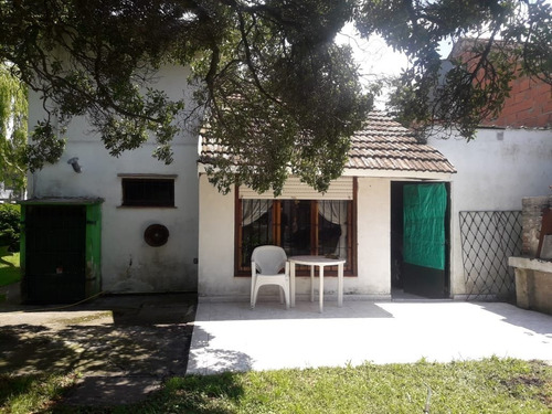 Latorre Prop. Vende Chalet De 4 Amb Con Hermoso Parque + Depto En El Fondo