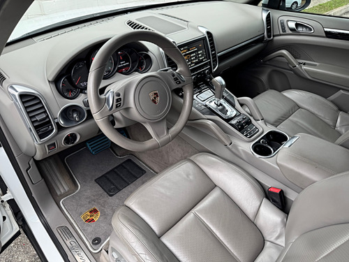 Porsche Cayenne 4.8 V8 S 5p