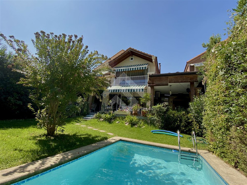 Casa En Venta De 4 Dorm. En La Reina