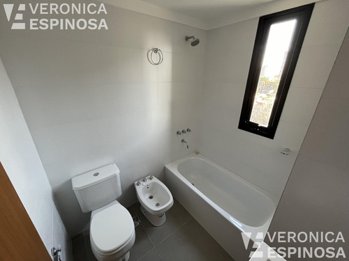 Departamento De Dos Ambientes Con Cochera, En Venta- Ituzaingó Sur
