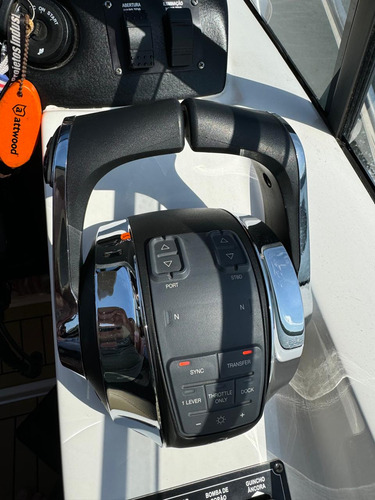 Lancha Triton 370ht, Zerada E Completa Na Represa