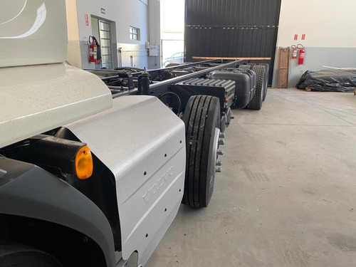 Imagem 4 de 13 de Volvo Vm330 8x2 Bi Truck 2021 Ishift 0km Pronta Entrega