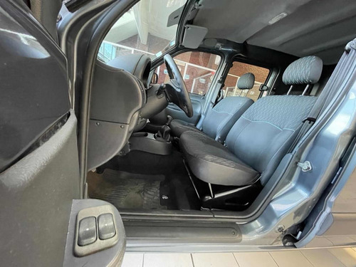 Imagen 9 de 13 de Renault Kangoo 2016 1.6 Furgon Ph3 Confort 5as Lc