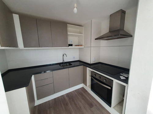 Imagen 12 de 16 de Km 0 Austral | 801 Apartamento 1 Dormitorio En Venta En Centro (montevideo) | Piso Alto Con Box | Gran Terraza Y Parrillero