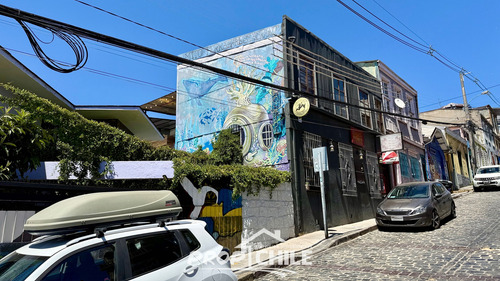 En Venta Hermosa Casona, Cerro Alegre. (87071)