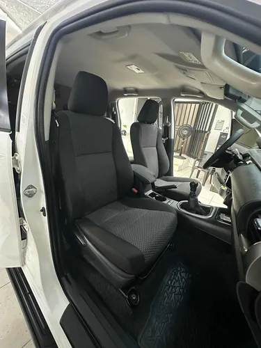 Toyota Hilux 2.4l 4x4 turbo diesel