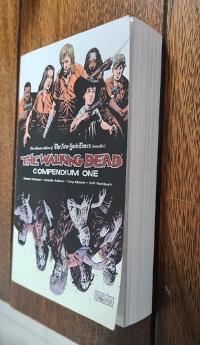Hq The Walking Dead: Compendium One (importado) (Usado)