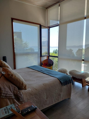 Imagen 3 de 30 de Casa Con Preciosa Vista Al Lago En Sector Los Riscos