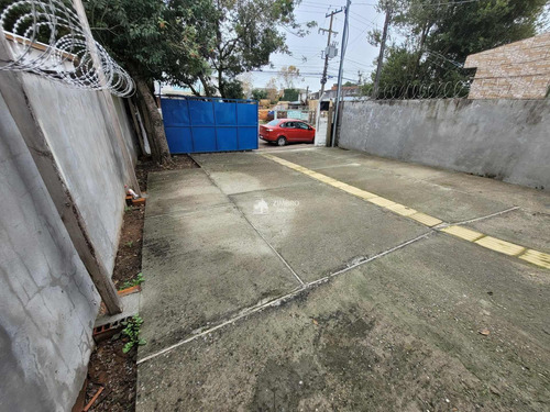 Imagem 3 de 17 de Pavilhão Pra Alugar Com Muros 02 Banheiros E Área Externa Em Santa Maria - 8743