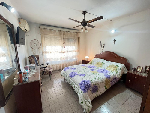 Venta Casa De 2 Dormitorios Con Garage Doble En Barrio Sarmiento