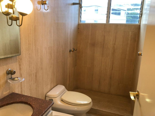 Imagen 13 de 16 de Ph Duplex En Venta Reformado En La Urb Miranda