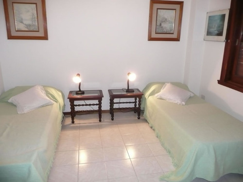 Importe Chalet En Esquina Con Vista Al Mar. Zona Centro Gran Parque 2 Cocheras