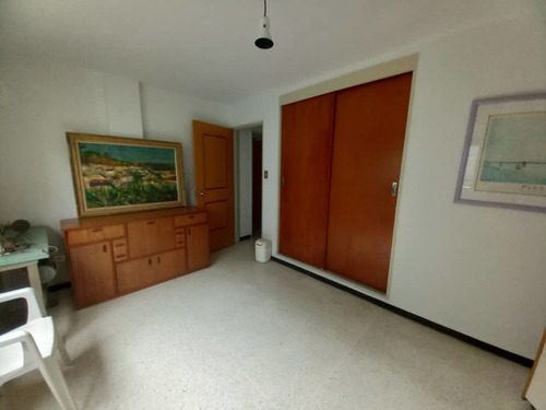 Imagen 8 de 12 de Amplio Apartamento En Venta Urbanización Macaracuay